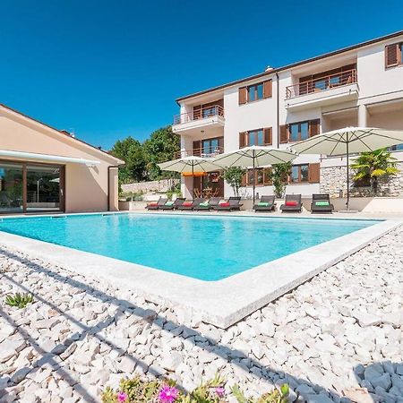 E&T Apartments With A Beautiful Pool Rabac Buitenkant foto