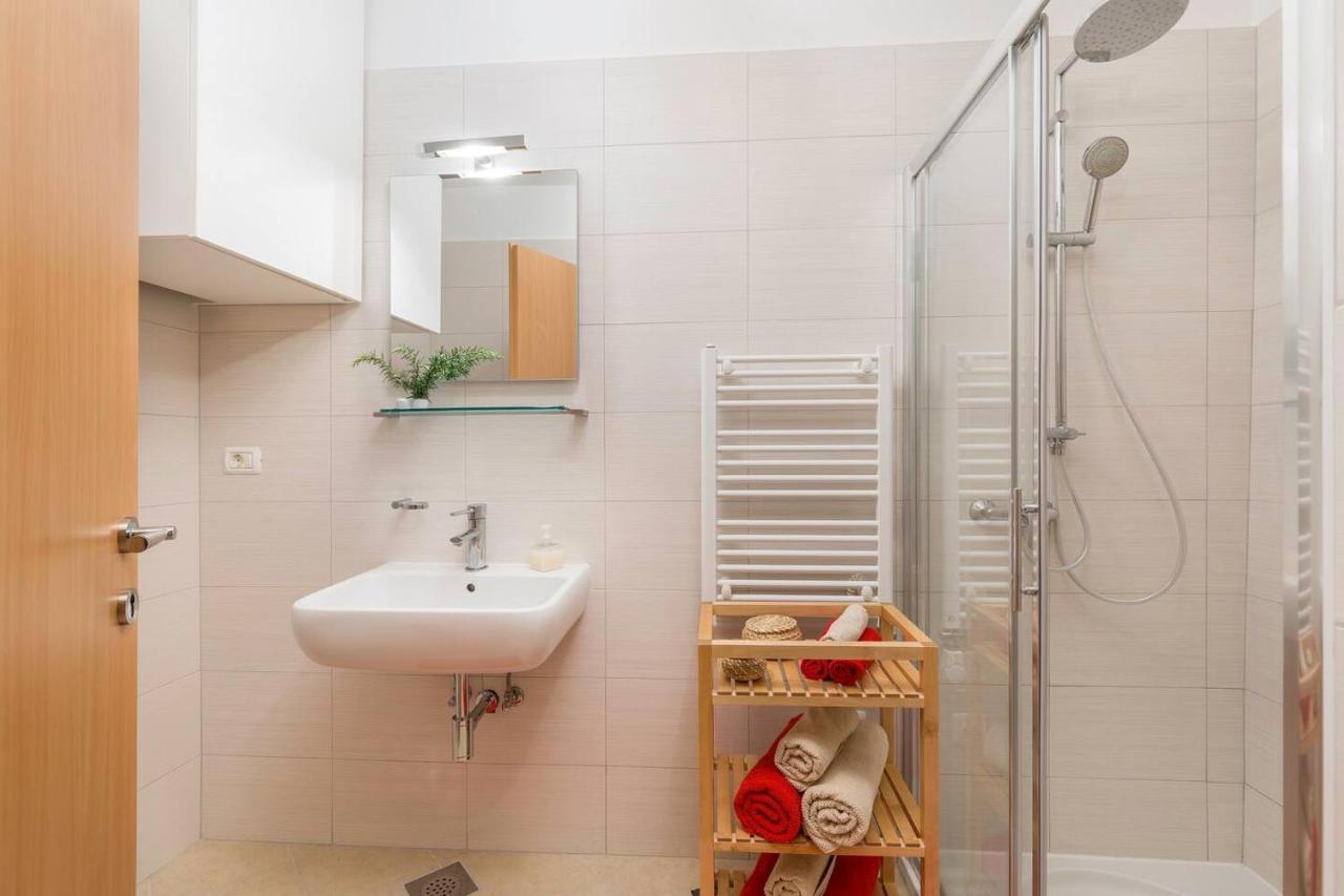 E&T Apartments With A Beautiful Pool Rabac Buitenkant foto