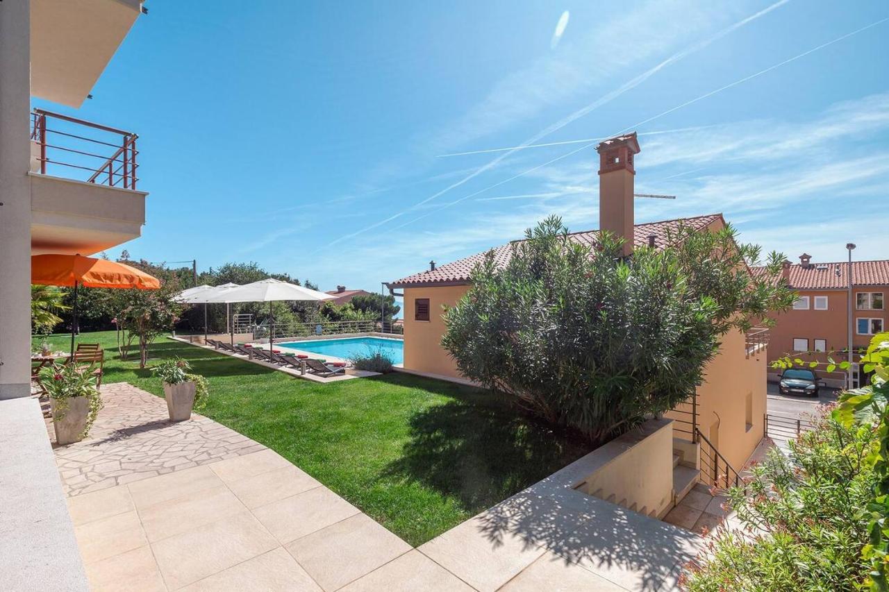 E&T Apartments With A Beautiful Pool Rabac Buitenkant foto