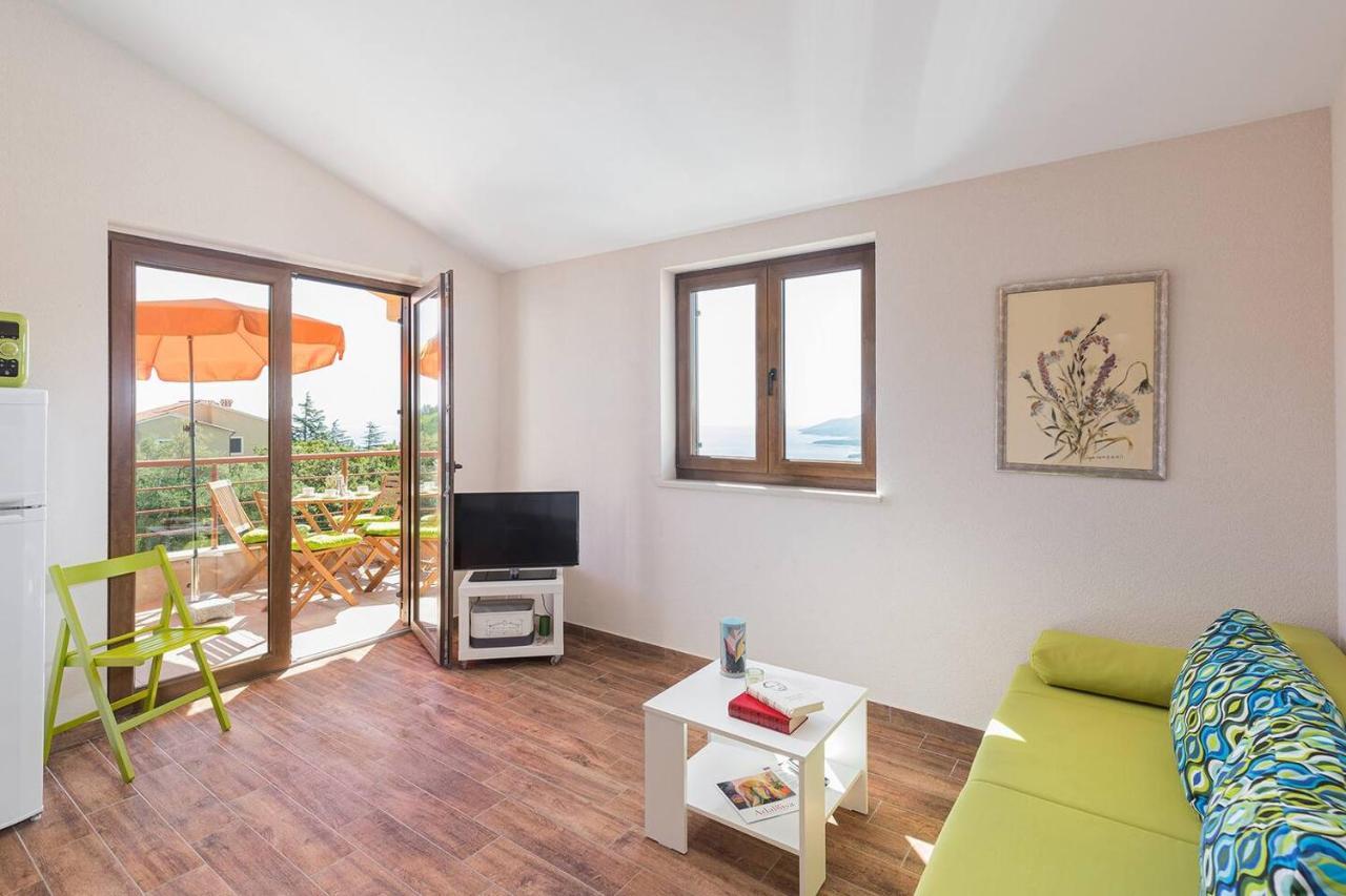 E&T Apartments With A Beautiful Pool Rabac Buitenkant foto