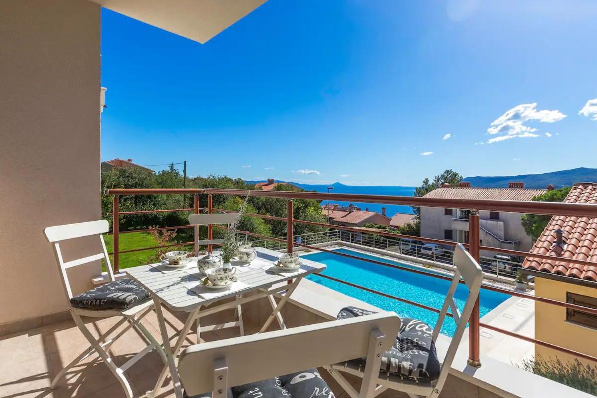 E&T Apartments With A Beautiful Pool Rabac Kamer foto