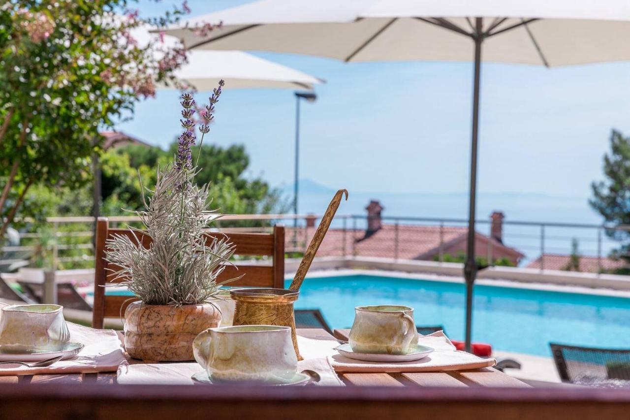 E&T Apartments With A Beautiful Pool Rabac Buitenkant foto