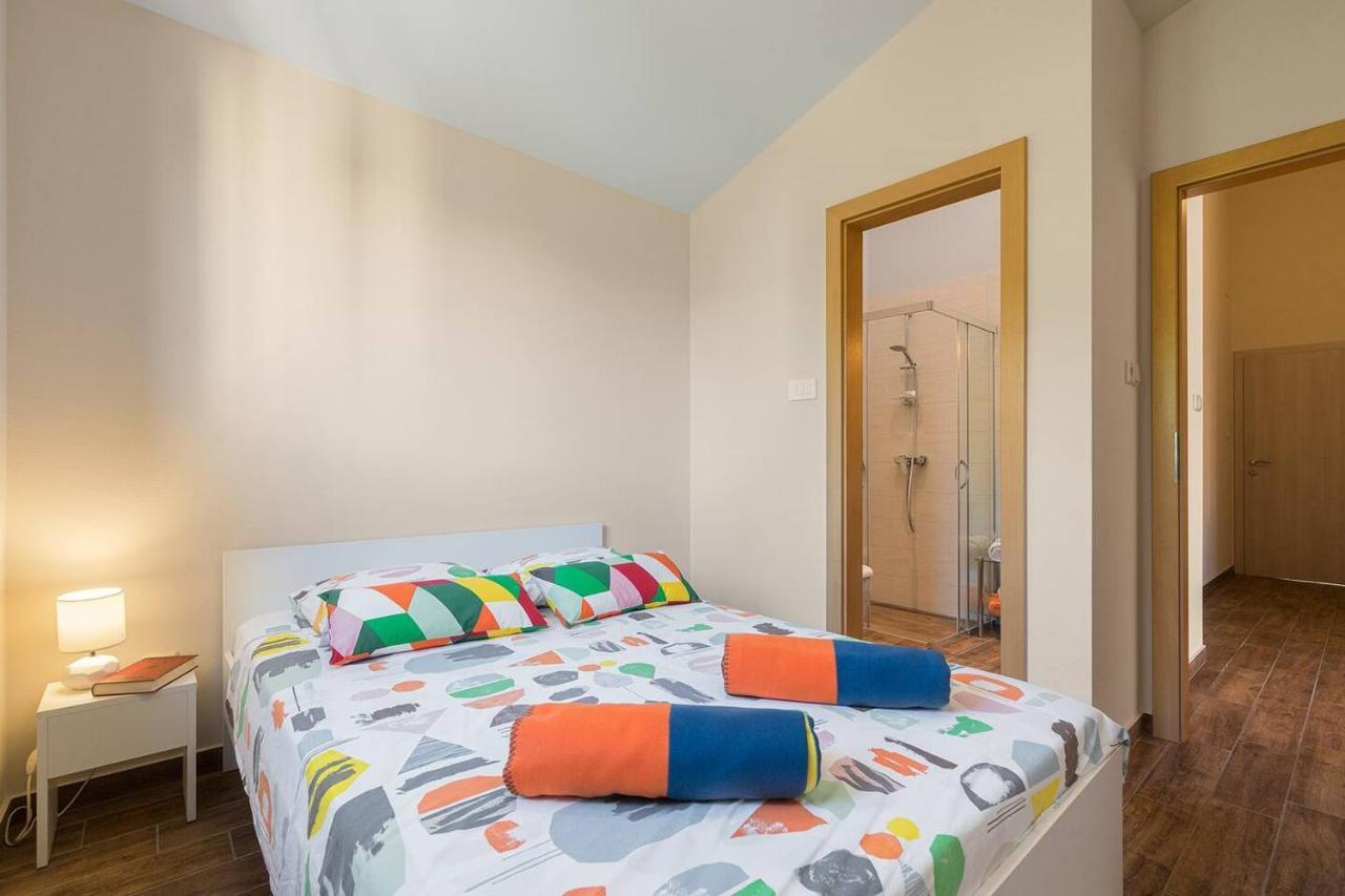 E&T Apartments With A Beautiful Pool Rabac Buitenkant foto
