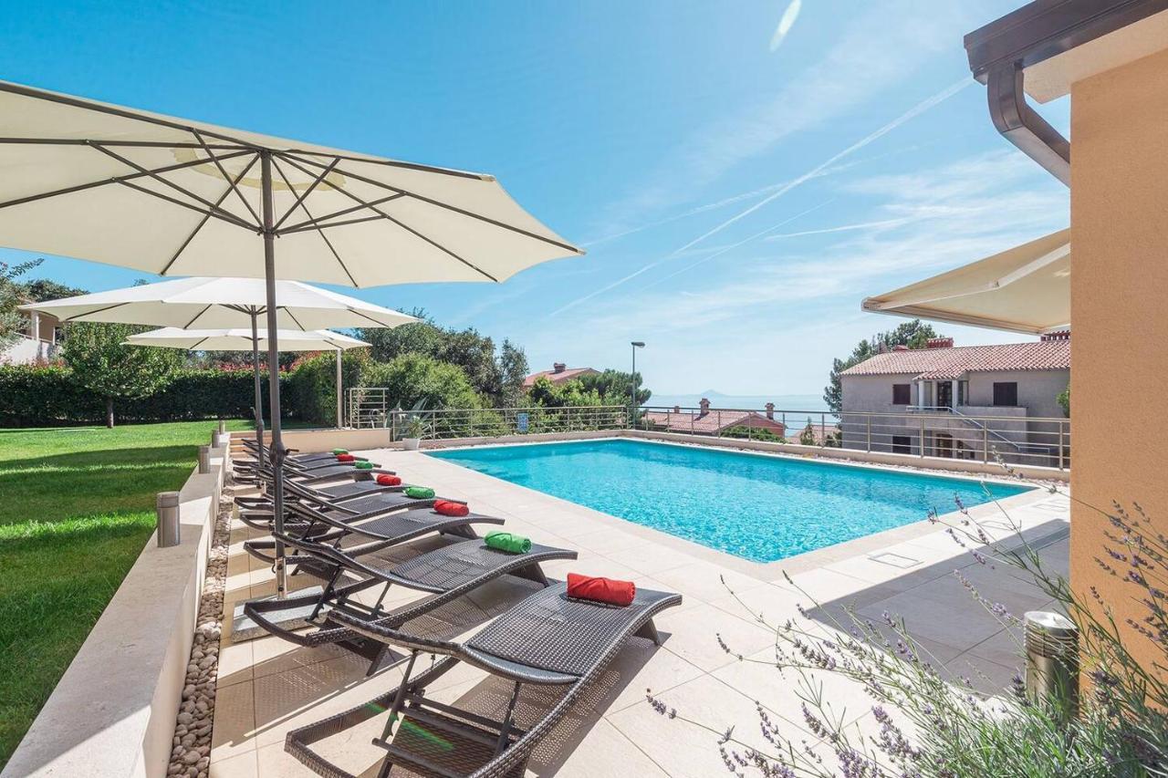 E&T Apartments With A Beautiful Pool Rabac Buitenkant foto