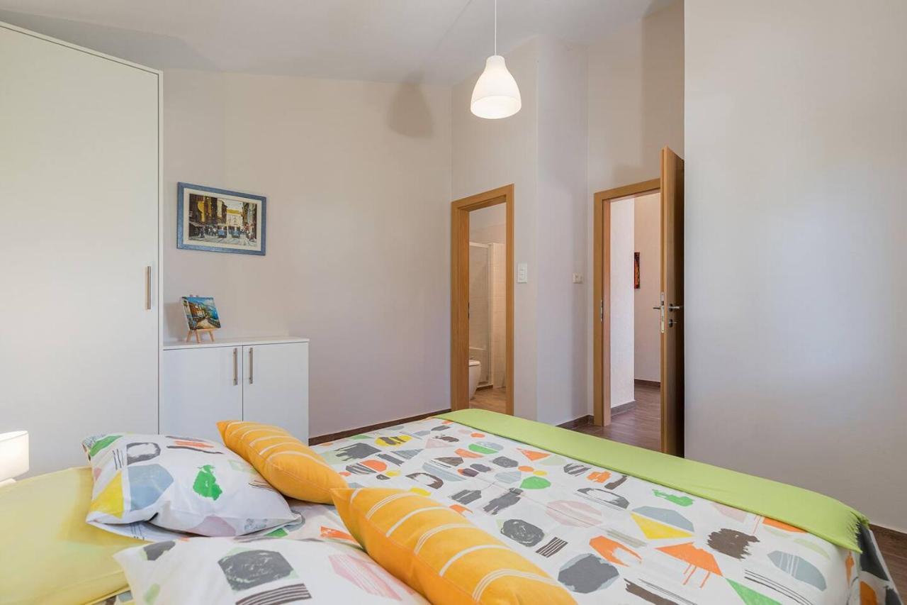 E&T Apartments With A Beautiful Pool Rabac Buitenkant foto