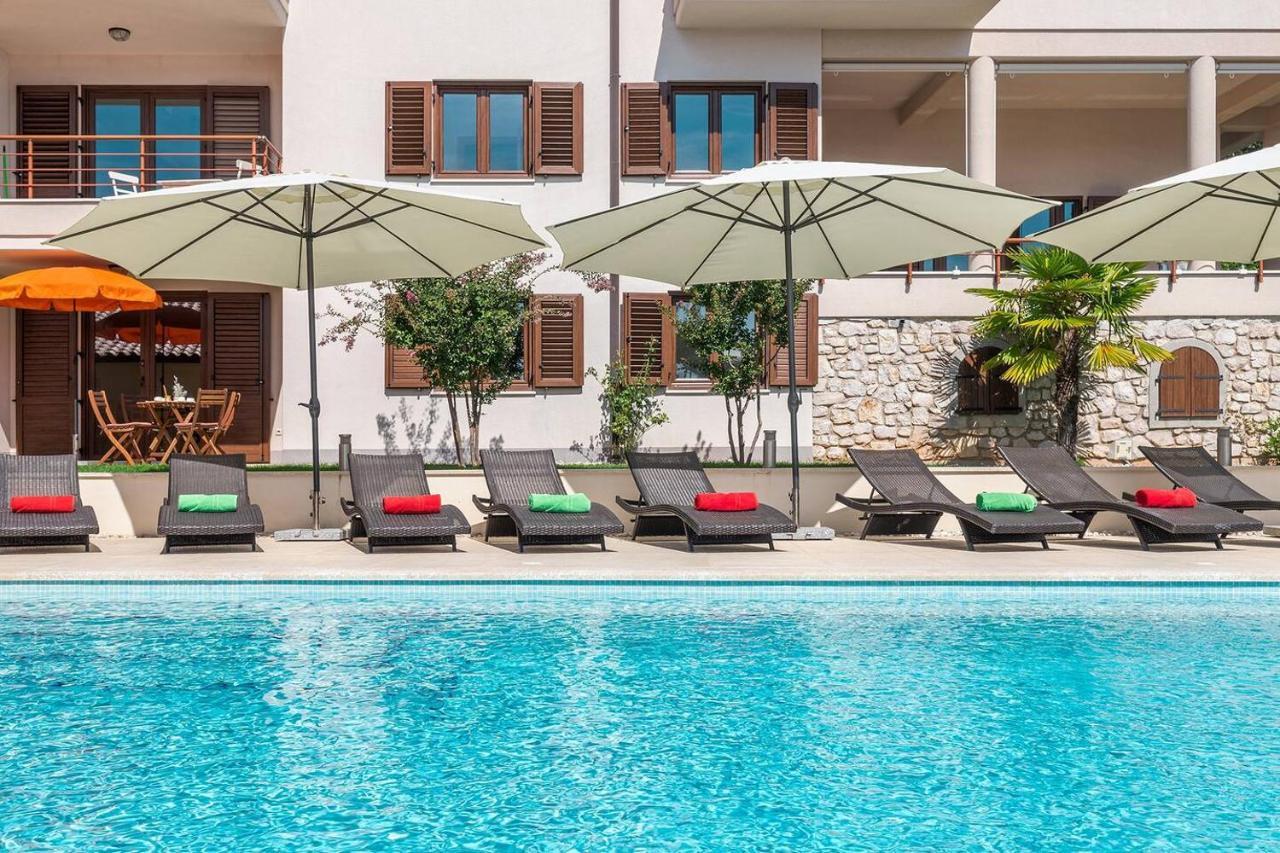 E&T Apartments With A Beautiful Pool Rabac Buitenkant foto
