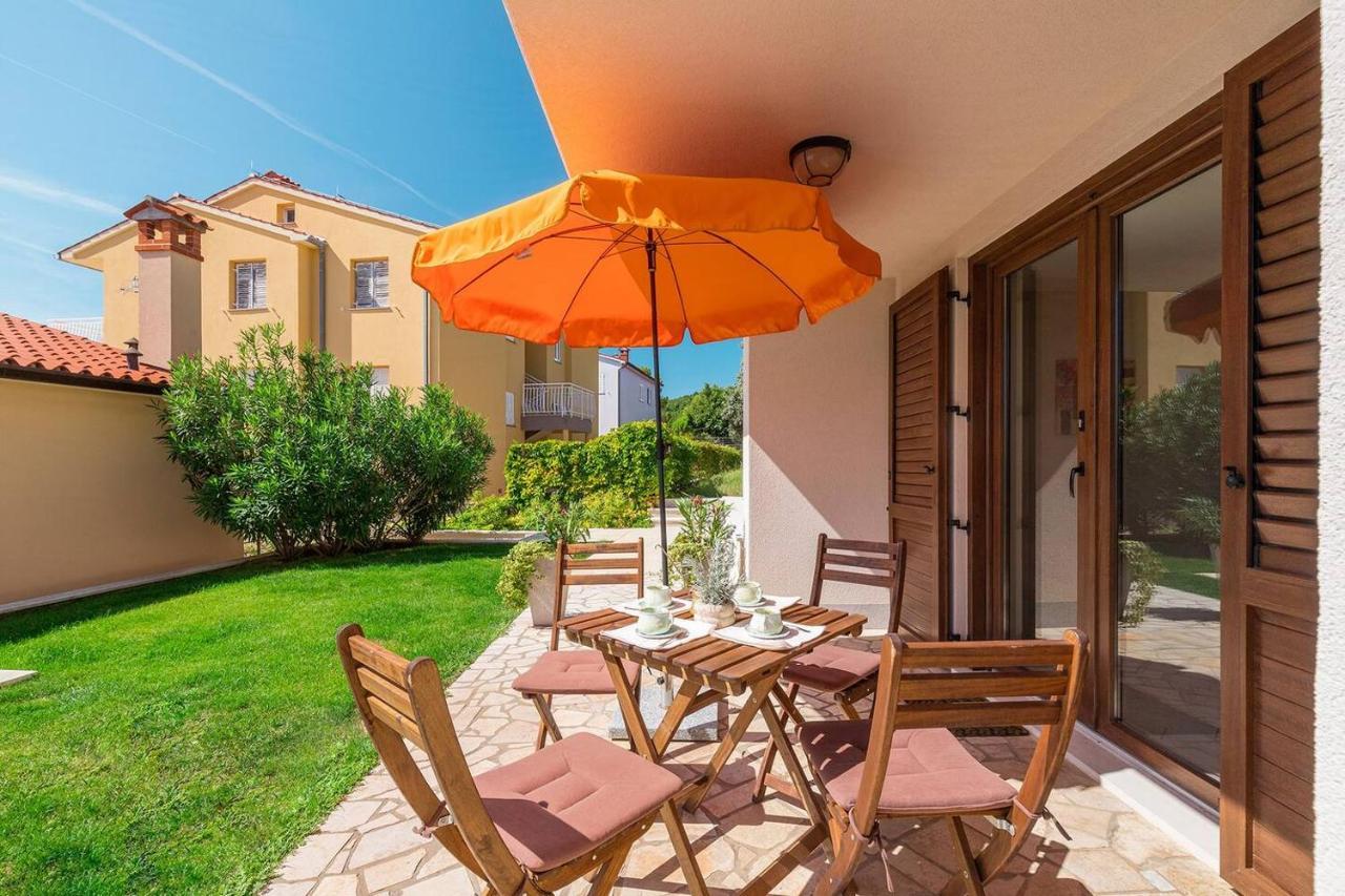 E&T Apartments With A Beautiful Pool Rabac Buitenkant foto