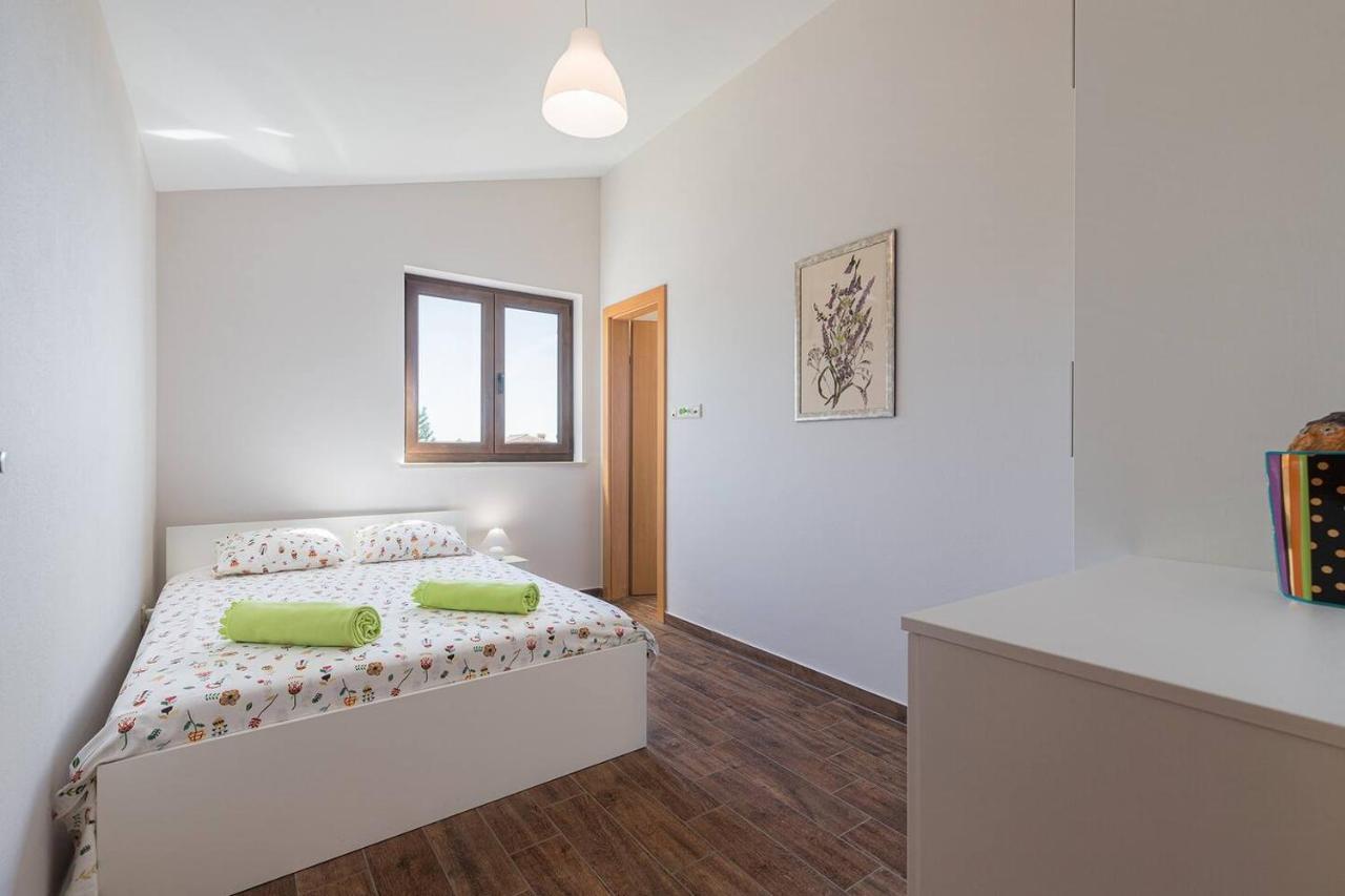 E&T Apartments With A Beautiful Pool Rabac Buitenkant foto