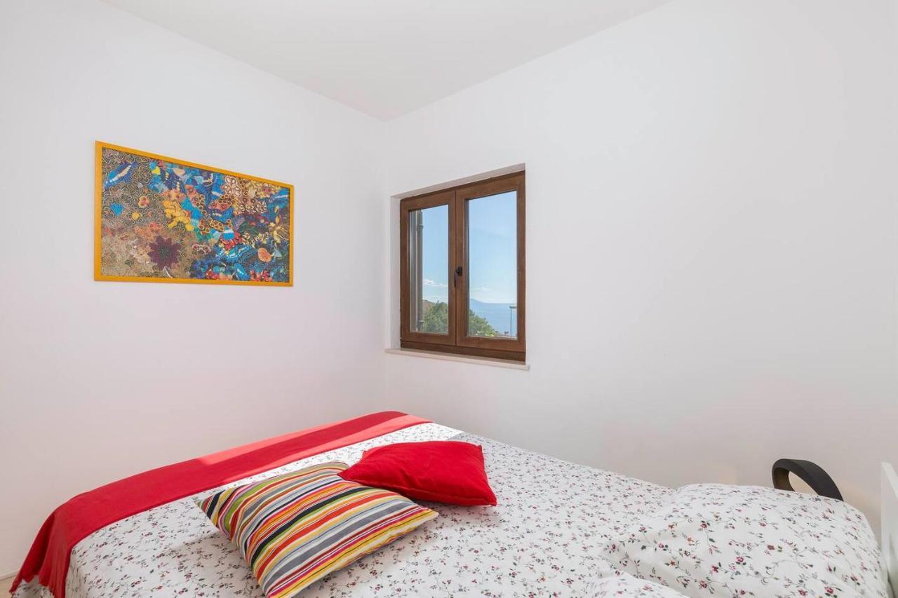 E&T Apartments With A Beautiful Pool Rabac Buitenkant foto