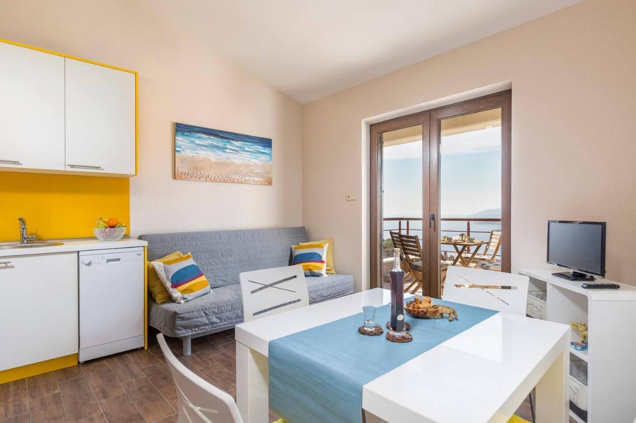 E&T Apartments With A Beautiful Pool Rabac Buitenkant foto
