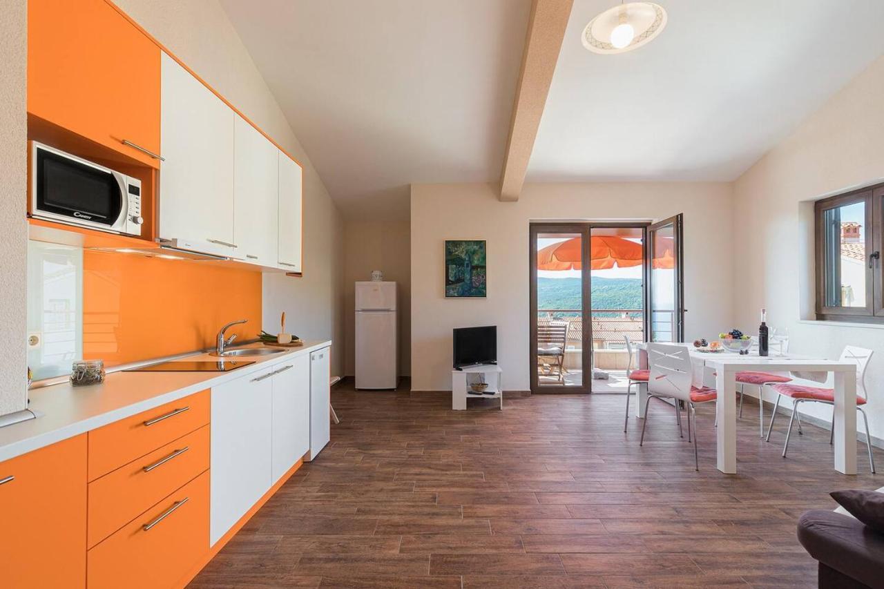 E&T Apartments With A Beautiful Pool Rabac Buitenkant foto