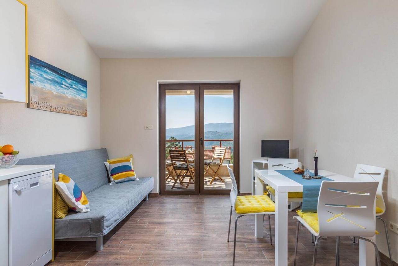 E&T Apartments With A Beautiful Pool Rabac Buitenkant foto
