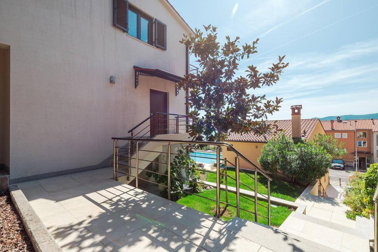 E&T Apartments With A Beautiful Pool Rabac Buitenkant foto