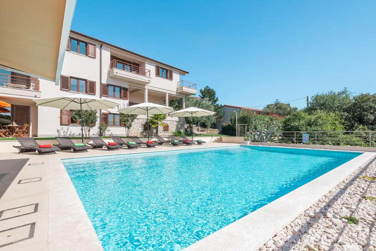 E&T Apartments With A Beautiful Pool Rabac Buitenkant foto